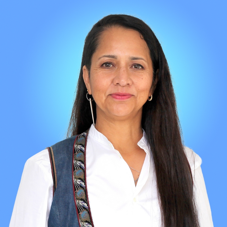 Adriana Estrada with background